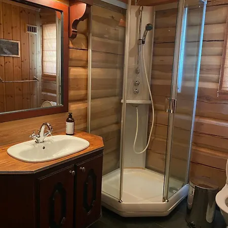 Stor Velutstyrt Laftehytte Med Usjenert Uteplass, Flott Utsikt Og Jacuzzi 度假居 *