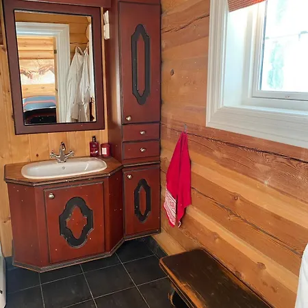 Stor Velutstyrt Laftehytte Med Usjenert Uteplass, Flott Utsikt Og Jacuzzi 度假居 *