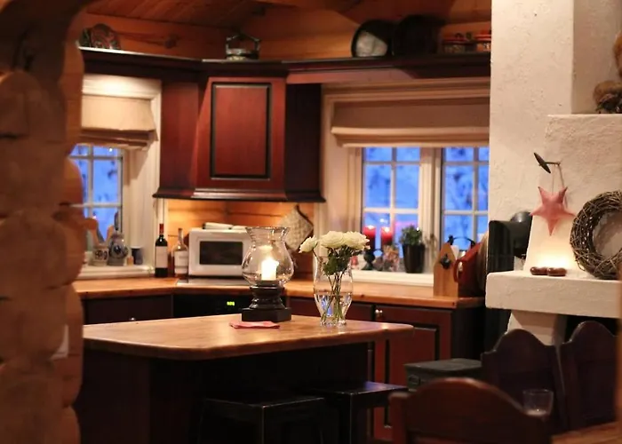 Stor Velutstyrt Laftehytte Med Usjenert Uteplass, Flott Utsikt Og Jacuzzi *