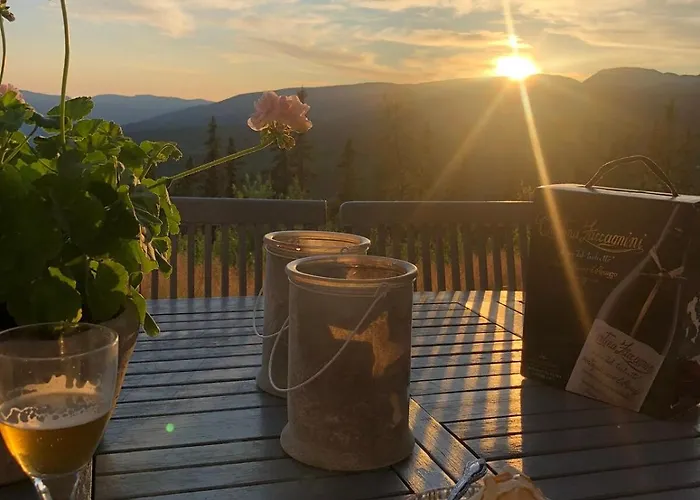 Stor Velutstyrt Laftehytte Med Usjenert Uteplass, Flott Utsikt Og Jacuzzi Eggedal