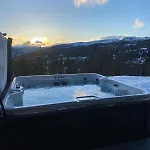 Stor Velutstyrt Laftehytte Med Usjenert Uteplass, Flott Utsikt Og Jacuzzi