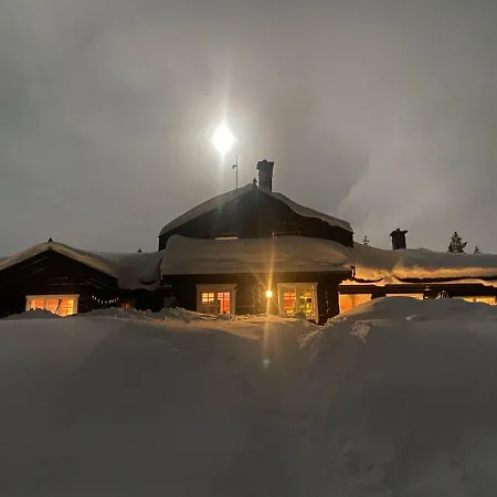 Stor Velutstyrt Laftehytte Med Usjenert Uteplass, Flott Utsikt Og Jacuzzi Prázdninový dům Eggedal