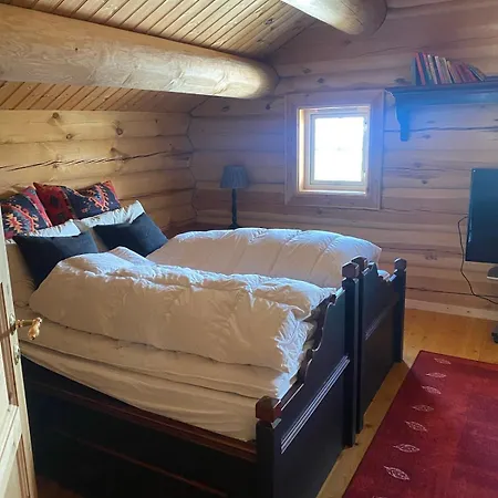 Dom wakacyjny Stor Velutstyrt Laftehytte Med Usjenert Uteplass, Flott Utsikt Og Jacuzzi *
